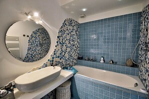 Shower, towels