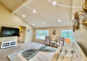 Fernseher, Kamin, Tischtennisplatte