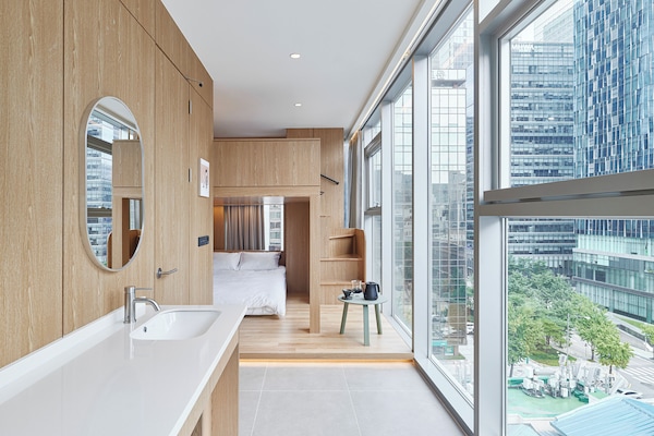 A2 (Double Bed 2) | Caja fuerte, cortinas opacas, wifi gratis y ropa de cama