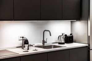 Fridge, microwave, oven, stovetop - Just in Front - MyHomeinComo (Cernobbio)