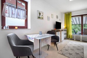 Dining - Apartment 'Ferienpark Gustow B09' with Shared Terrace and Shared Garden (Gustow)