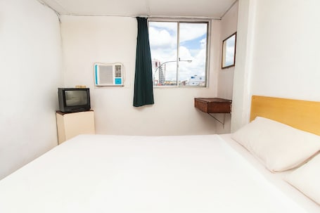 Deluxe Double Room | 1 bedroom, laptop workspace, free WiFi, bed sheets