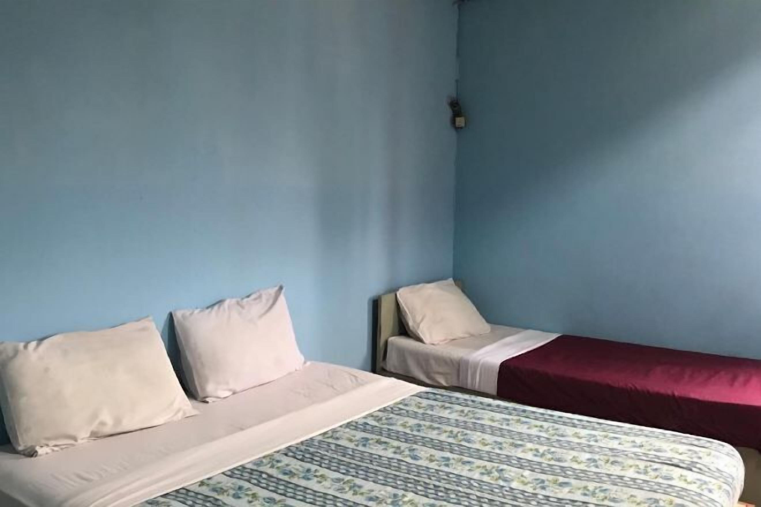 Espacio para trabajar con un portátil, wifi gratis, ropa de cama