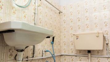 Deluxe Double Room | Bathroom