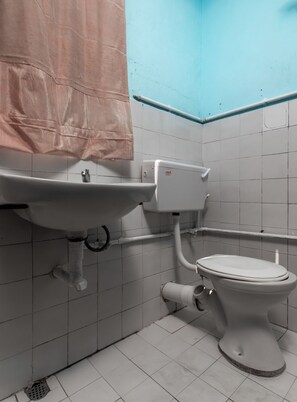 Ducha, artículos de tocador gratuitos, bidet, toallas