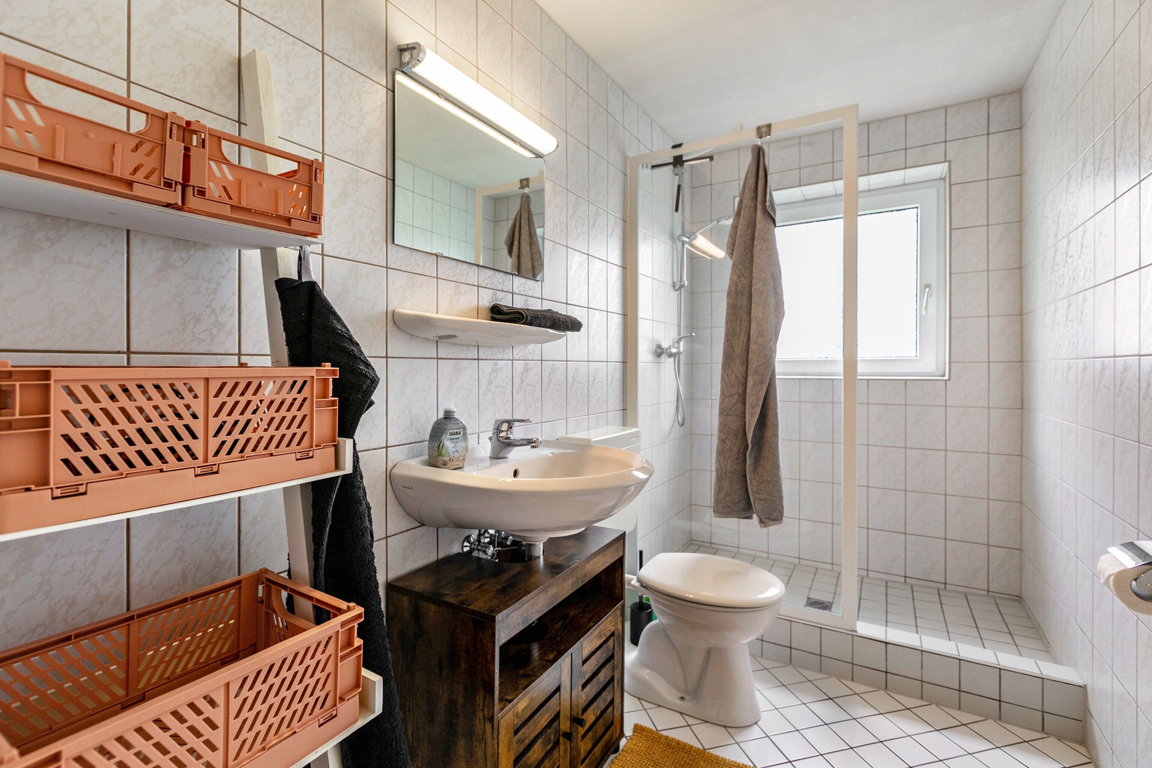 Shower, towels