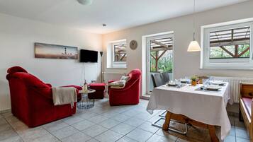 Fernseher, Tischtennisplatte