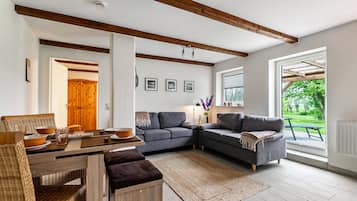 Fernseher, Tischtennisplatte