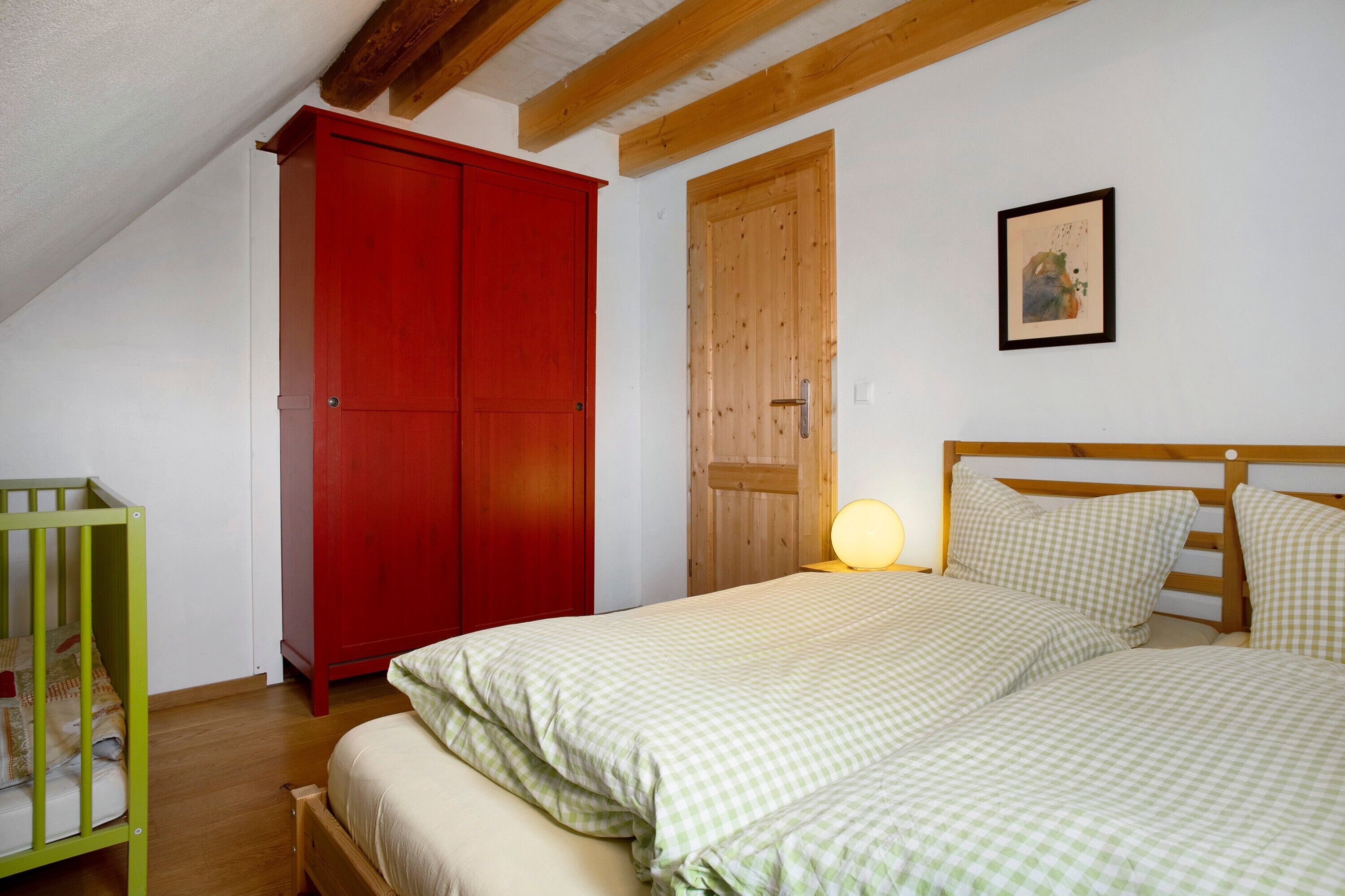 2 多间卧室、床单