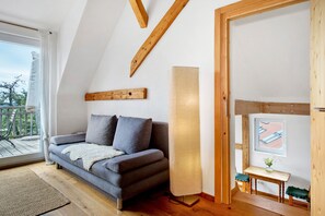 Ping pong - 'Die Mittlere Ferienwohnung, 45qm' with Balcony (Deggenhausertal)