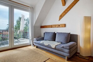 Ping pong - 'Die Mittlere Ferienwohnung, 45qm' with Balcony (Deggenhausertal)