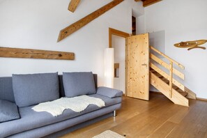 Ping pong - 'Die Mittlere Ferienwohnung, 45qm' with Balcony (Deggenhausertal)