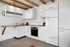 Refrigerador, horno, placa de cocina, cafetera/tetera