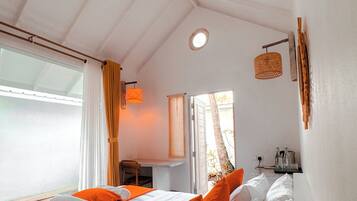 Caja de seguridad en la habitación y escritorio