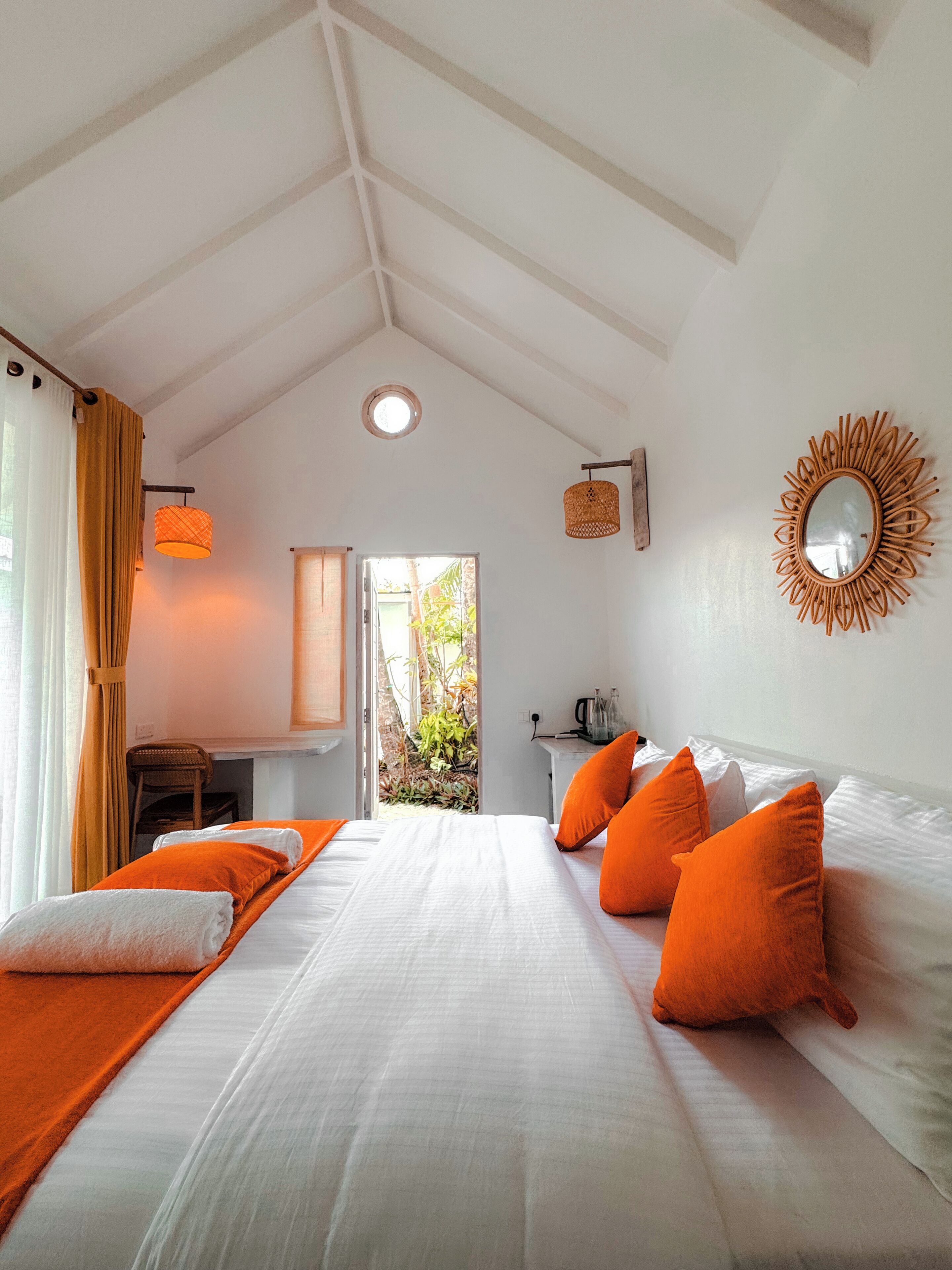 Caja de seguridad en la habitación y escritorio 