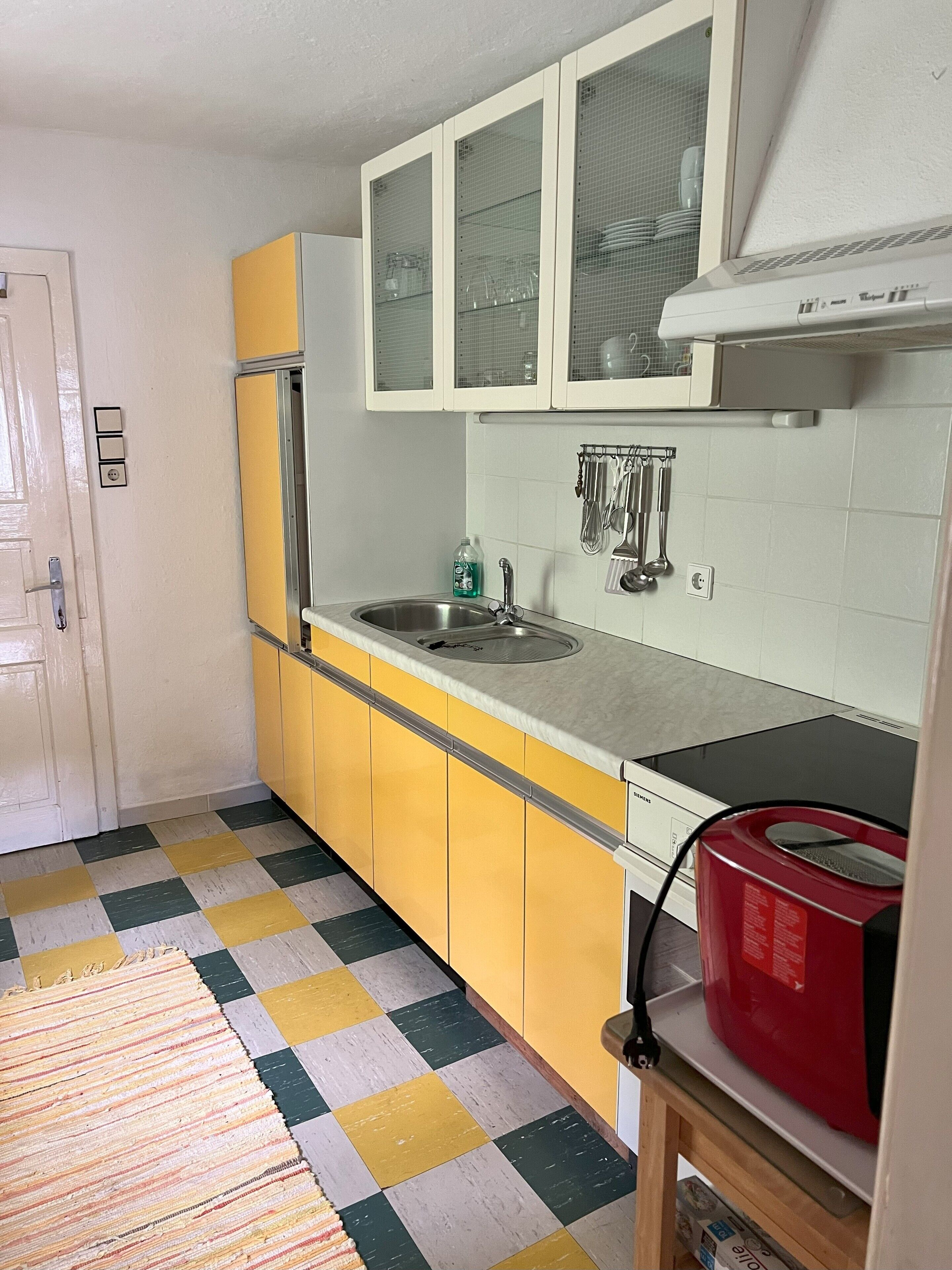 Refrigerador, horno, placa de cocina, cafetera/tetera