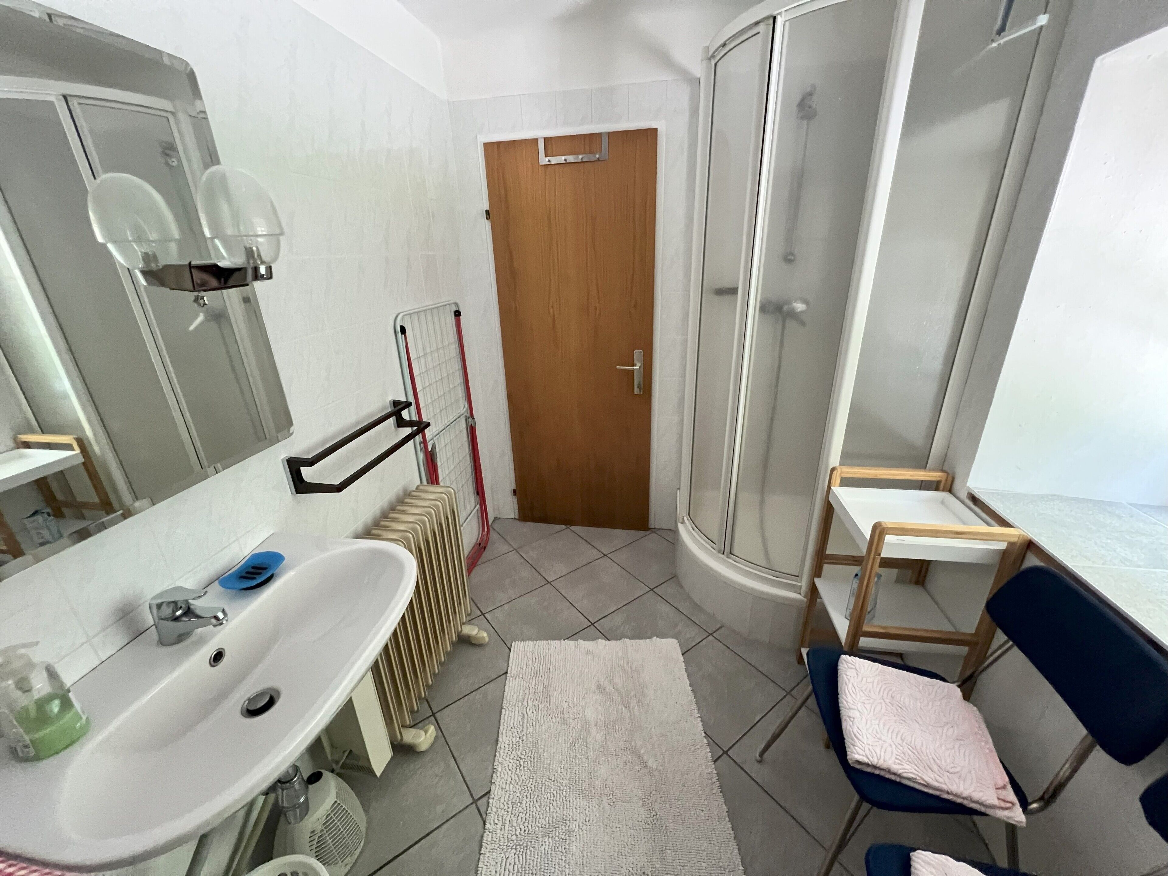 Douche, serviettes fournies