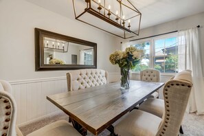 Dining - Canopy Springs! Walk to the Broadmoor & Game Room! (Colorado Springs)