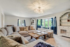 TV, offices - Canopy Springs! Walk to the Broadmoor & Game Room! (Colorado Springs)