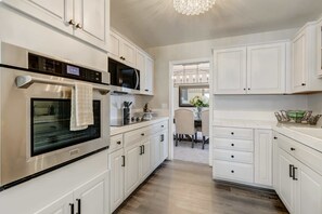 Fridge, microwave, oven, stovetop - Canopy Springs! Walk to the Broadmoor & Game Room! (Colorado Springs)