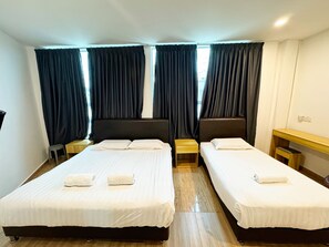 Suite superior | Espacio para trabajar con un portátil, wifi gratis, ropa de cama