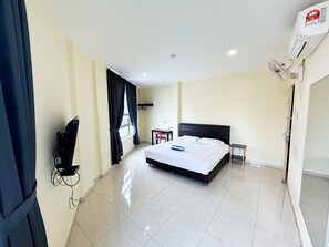 Habitación Deluxe doble, 1 cama de matrimonio grande | Espacio para trabajar con un portátil, wifi gratis, ropa de cama