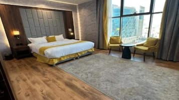 Minibar, Schreibtisch, laptopgeeigneter Arbeitsplatz