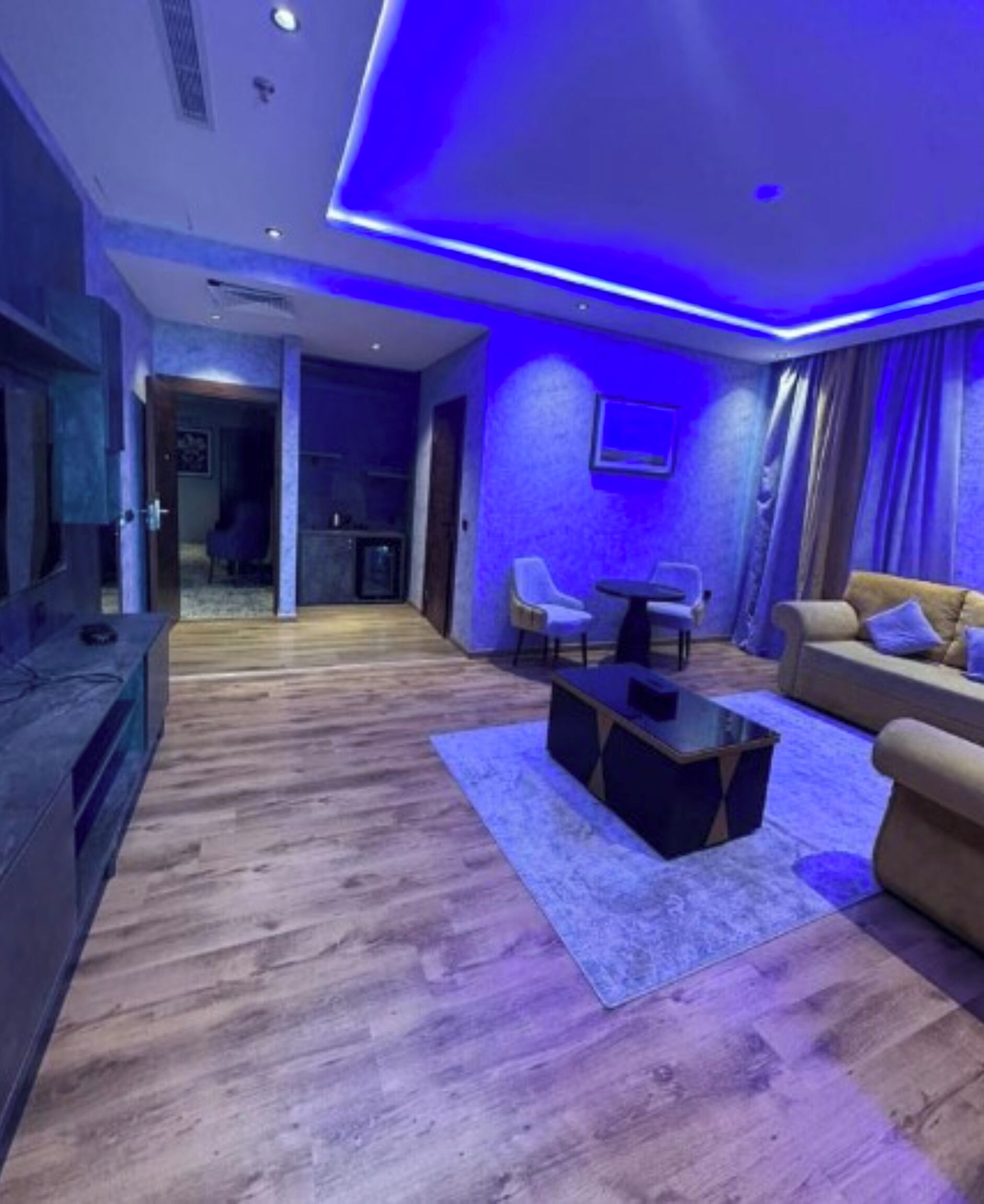 Suite | Minibar, desk, laptop workspace, blackout drapes