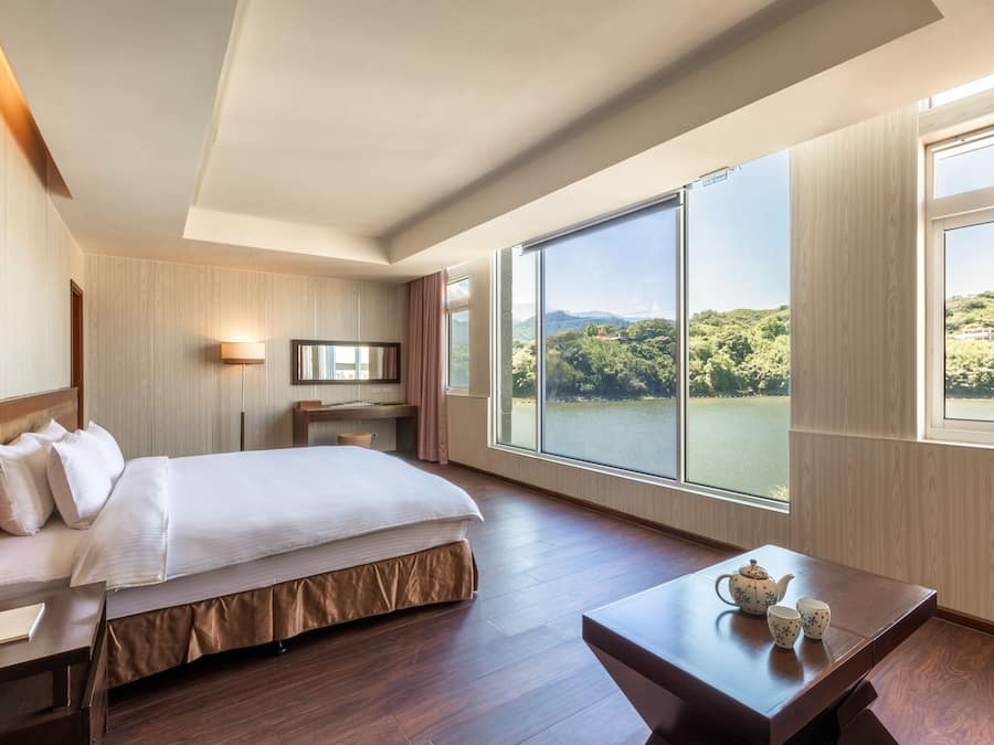 Premium Double Room, Lake View | Rollaway beds, bed sheets