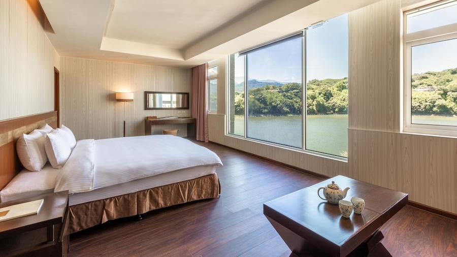 Hana Mizu Tsuki Resore