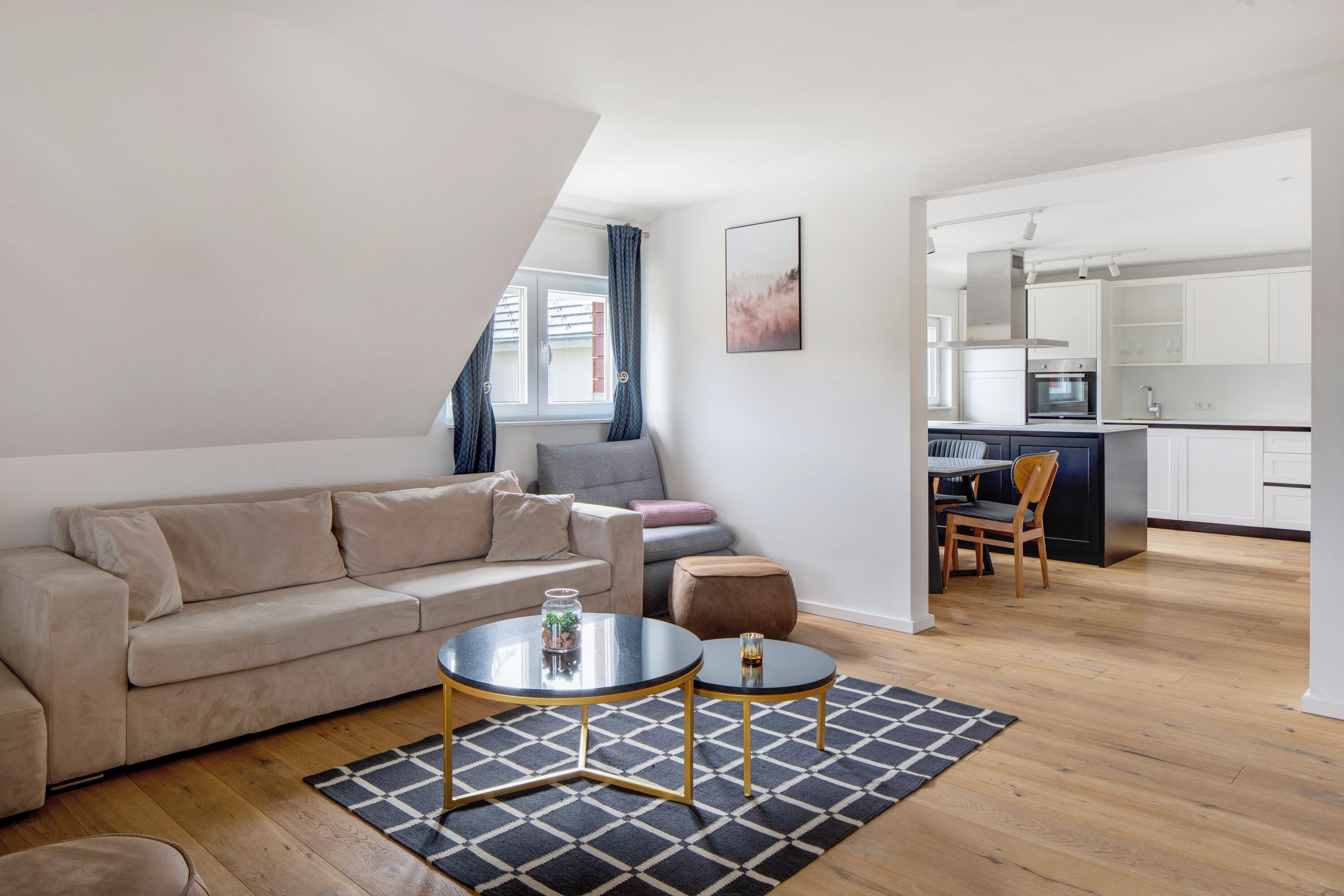 Fernseher, Tischtennisplatte