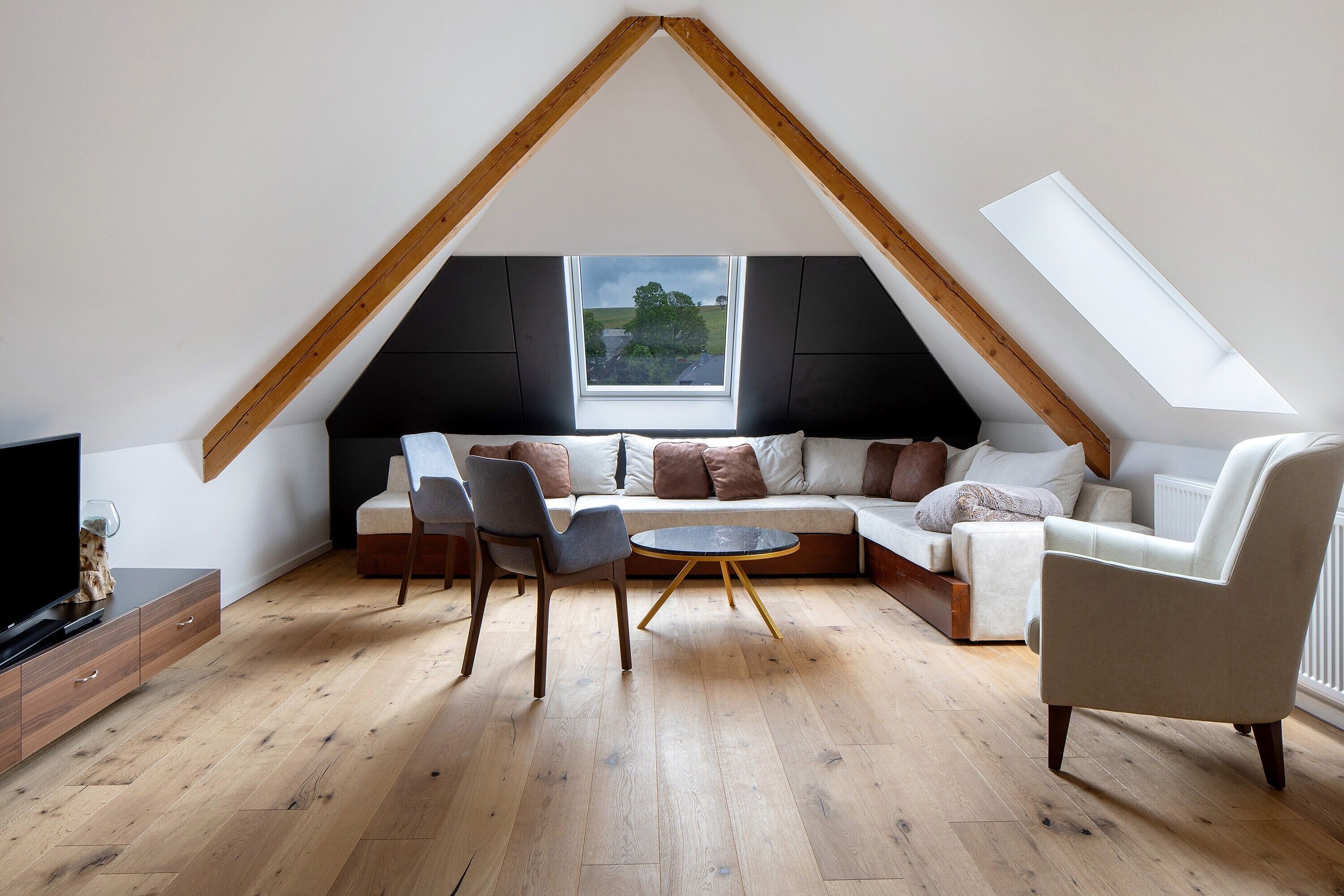 Fernseher, Tischtennisplatte