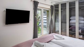 1 bedroom, iron/ironing board, free WiFi, bed sheets