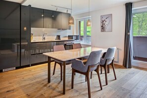 Dining - Apartment 'Elgit's Bergblick' with Mountain View, Shared Garden and Wi-Fi (Oberried)