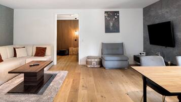 Fernseher, Tischtennisplatte