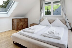 2 bedrooms, iron/ironing board, free WiFi, bed sheets - Apartment 'Elvin's Hüsle' with Mountain View, Shared Garden and Wi-Fi (Oberried)