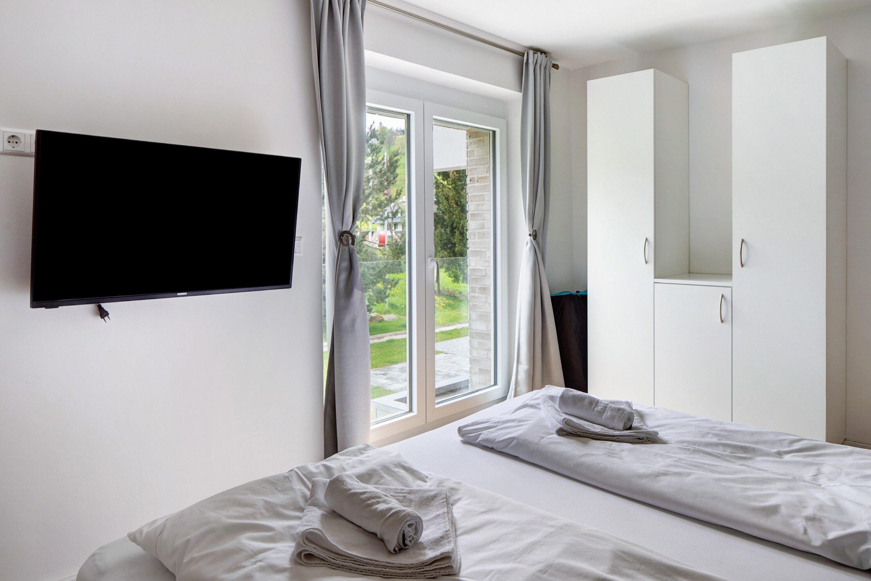 2 bedrooms, iron/ironing board, free WiFi, bed sheets