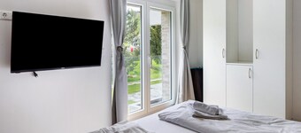 Apartment 'Elvin's Hüsle' with Mountain View, Private Terrace and Wi-Fi
