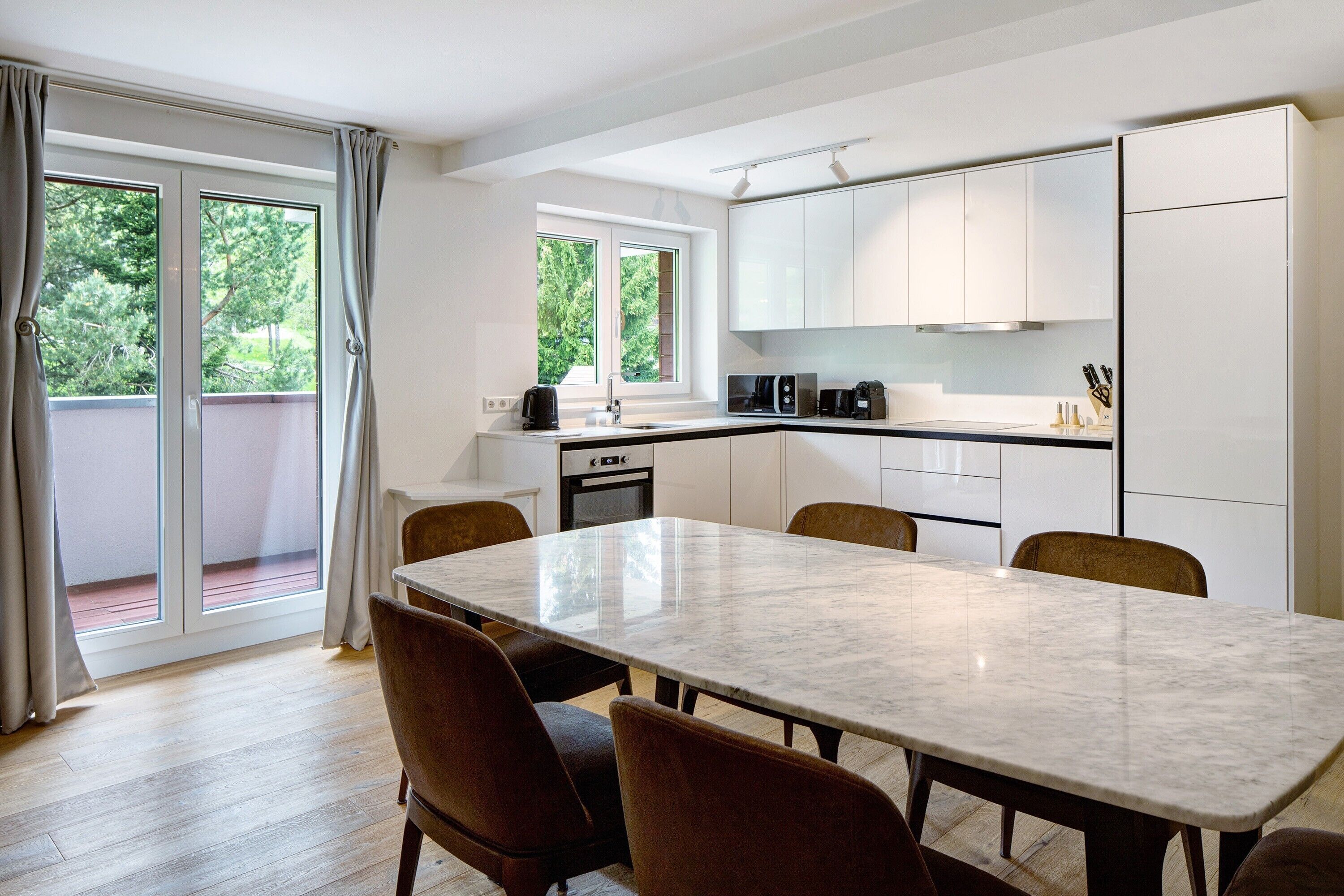 Kühlschrank, Mikrowelle, Ofen, Herdplatte