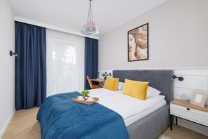 アパートメント 1 ベッドルーム バルコニー | 1 室のベッドルーム、客室ごとに異なる装飾、デスク、ノートパソコン用作業スペース