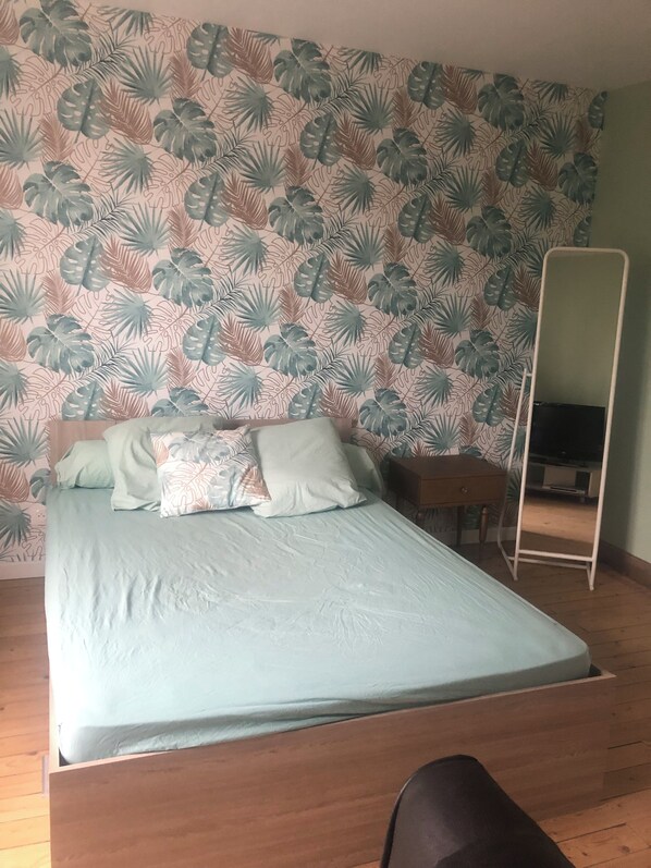 2 bedrooms, iron/ironing board, bed sheets