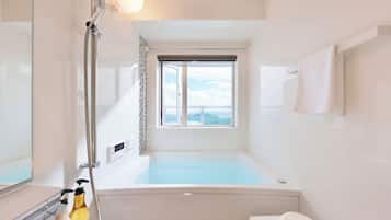Combined shower/tub, jetted tub, free toiletries, hair dryer