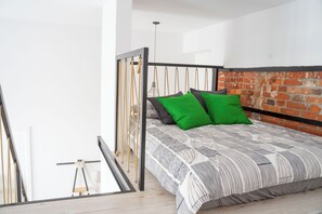 1 habitación, cortinas blackout y tabla de planchar con plancha 