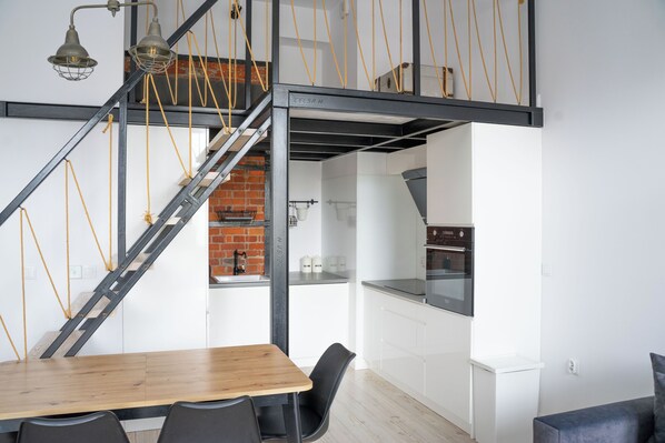 Apartment | Private kitchen | Fridge, oven, stovetop, cookware/dishes/utensils - Nowa Papiernia (Wroclaw)