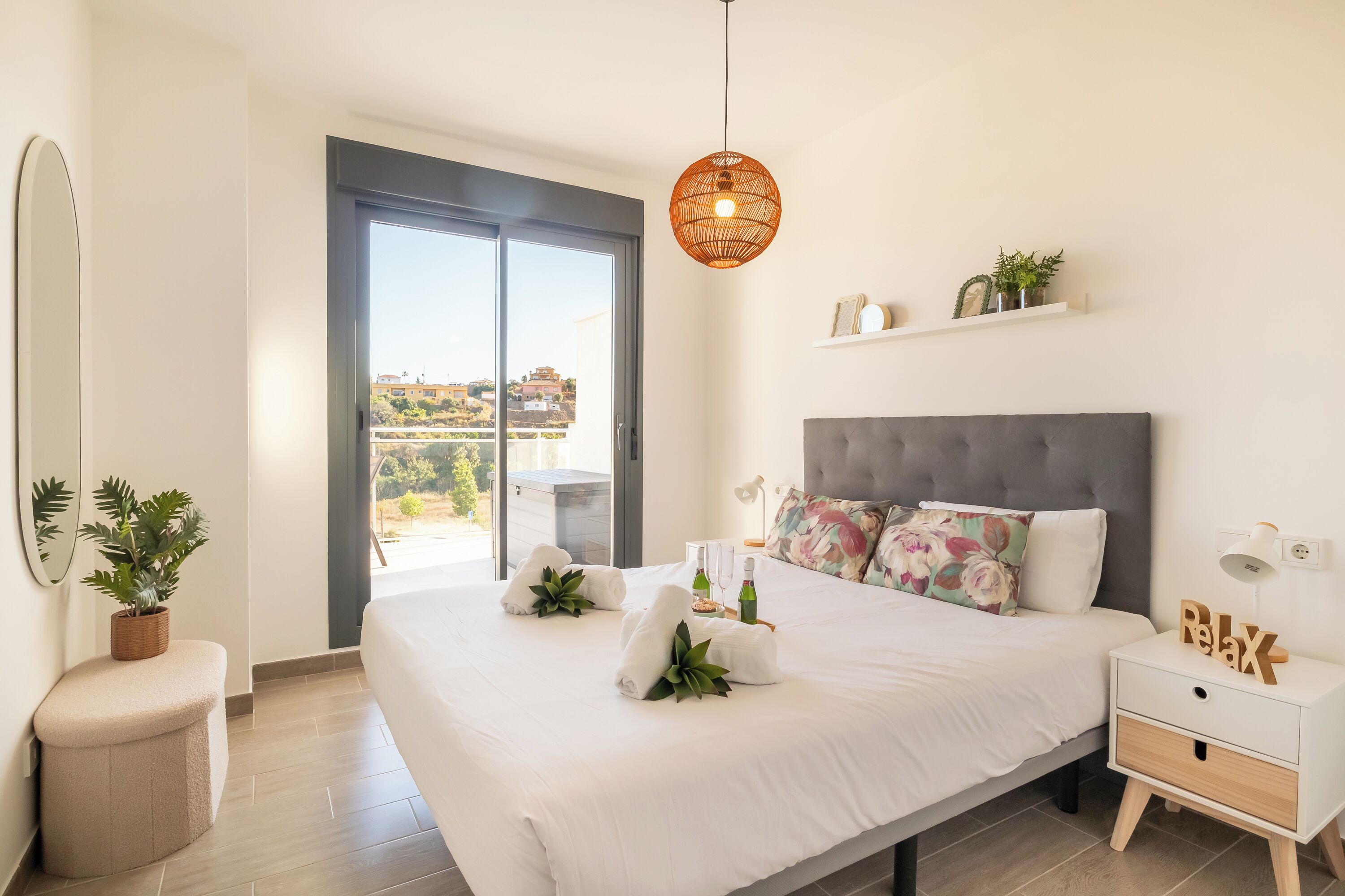 2 عدّة غرف نوم ومكواة/لوح كي وواي فاي مجانًا وملاءات أسرّة