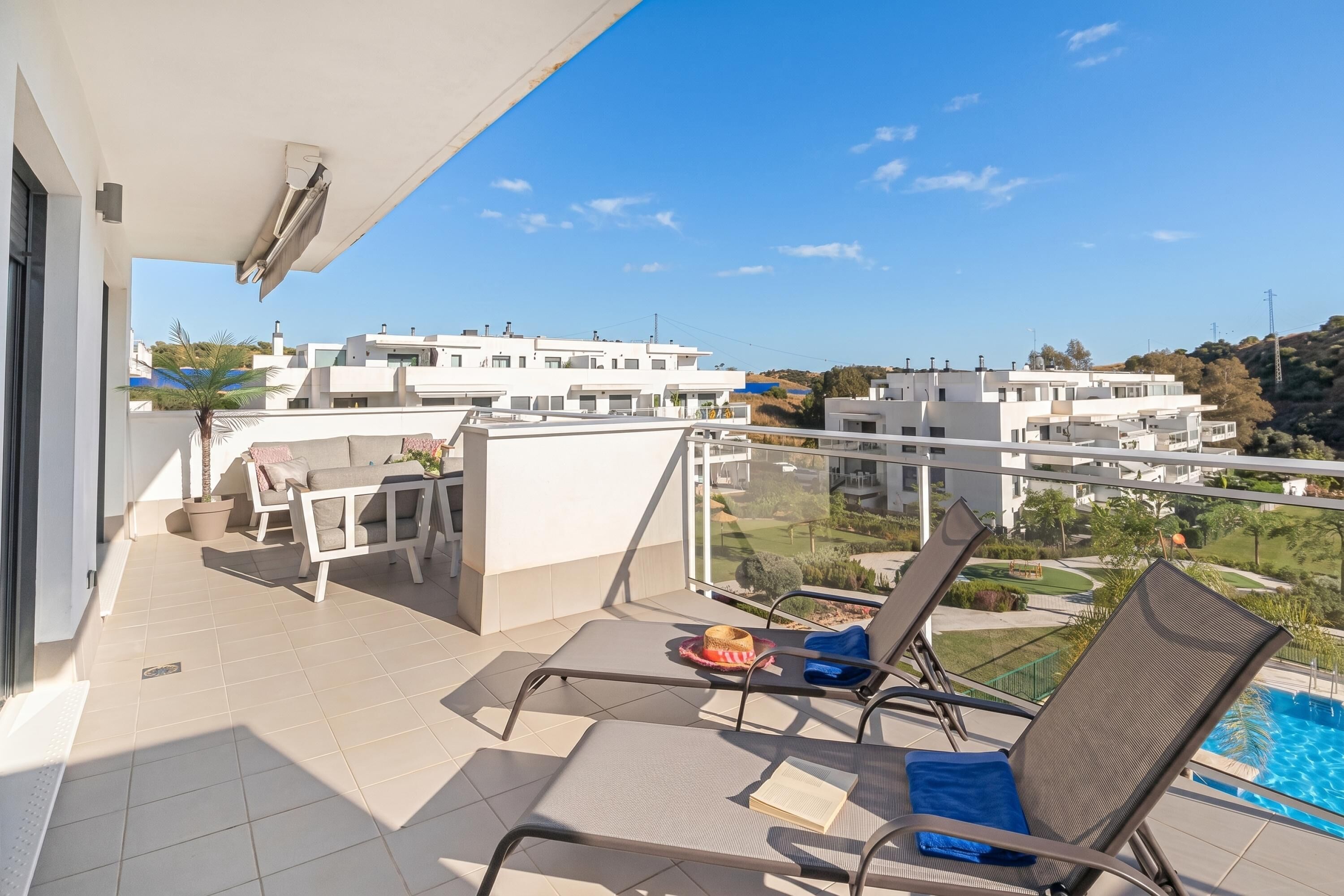 Familienapartment, Mehrere Schlafzimmer, 2 Bäder, Bergseite (Luxury La Cala With Pool) | Terrasse/Patio