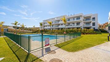 Apartamento familiar, varias habitaciones, 2 baños, junto a la montaña (Luxury La Cala With Pool) | Exterior
