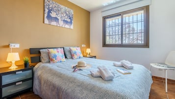 2 makuuhuonetta, kannettavalle tietokoneelle sopiva työtila