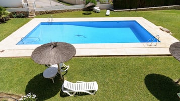 Kauden mukainen ulkouima-allas