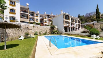 Piscine extérieure (ouverte en saison)